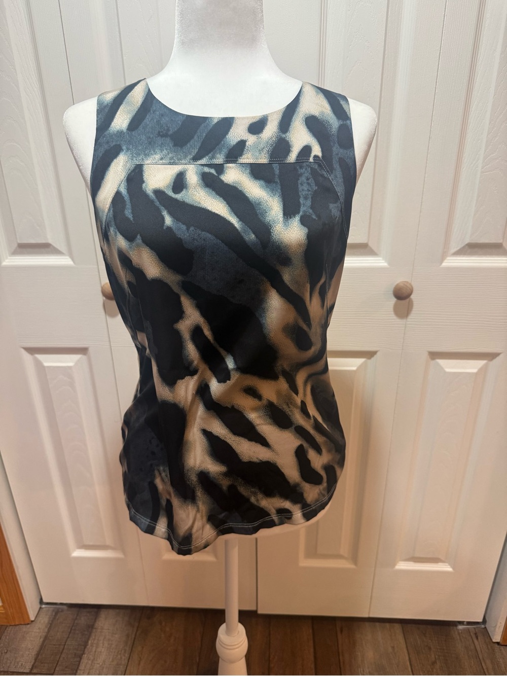 Ann Taylor Black and Cream Abstract Print Sleeveless Camisole